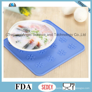 Anti-Skid Snowflake Silicone Table Mat for Holiday Sm40